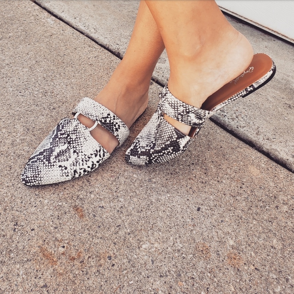 🆕️//The Rosie// snake print flat - Picture 7 of 7